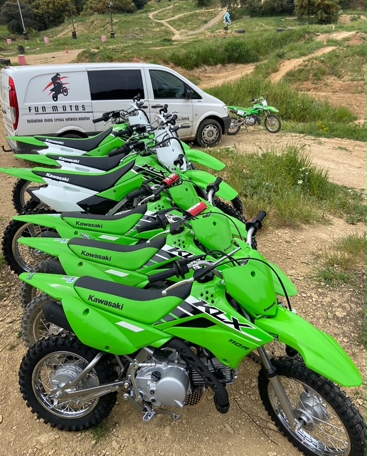 DEBUTANTS motos thermiques dès 7 / 8 ans  ( apprentissage en toute sécurité )