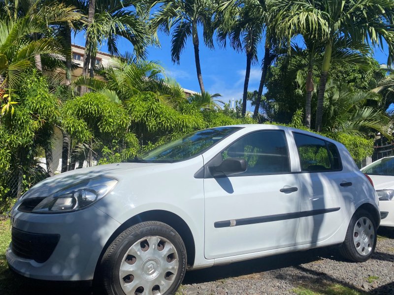 Renault CLIO BLANCHE