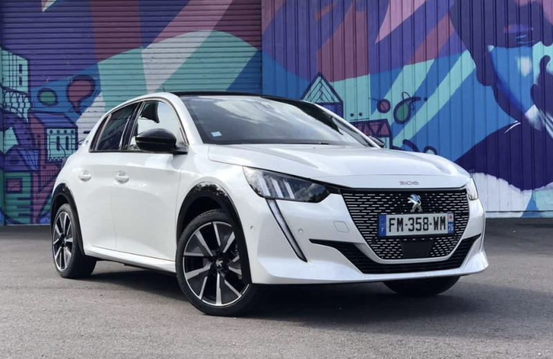 Peugeot e-208