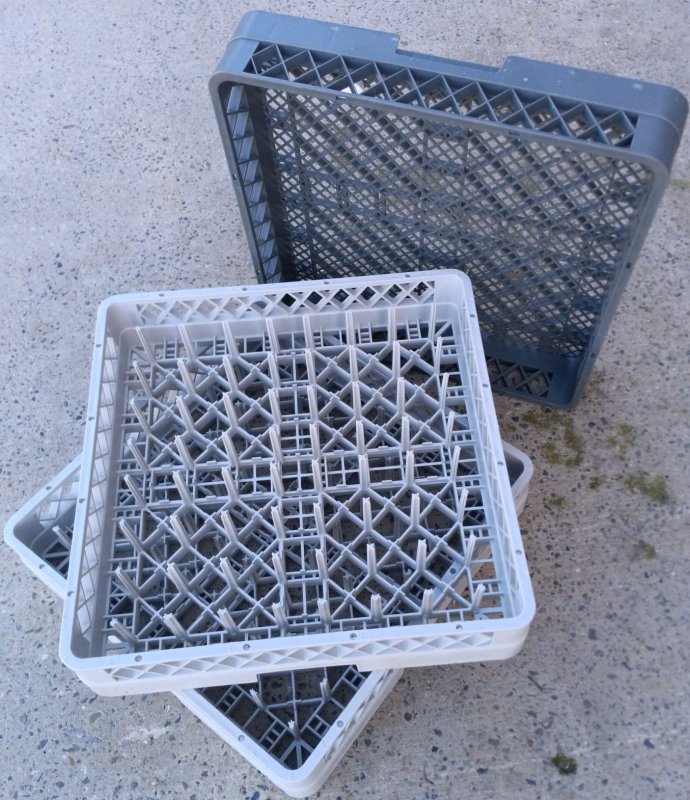  2 Paniers plastique verres + 1 panier assiettes