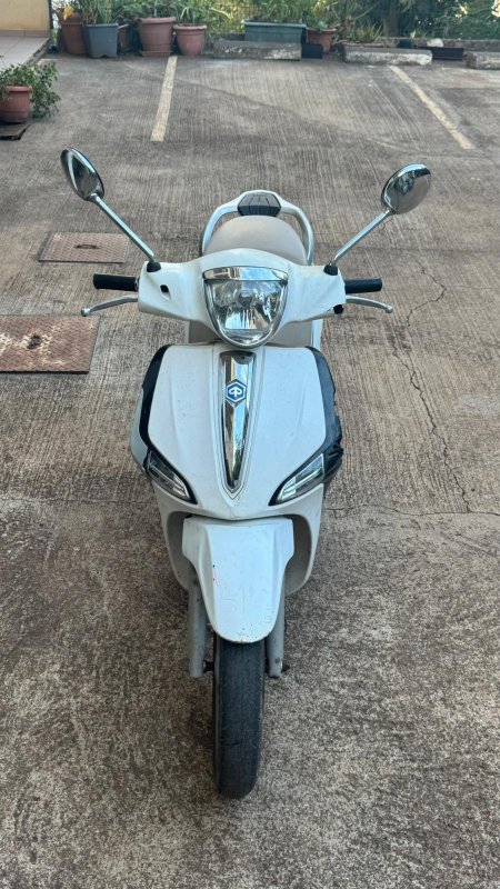 Piaggio LIBERTY 125 cm3 (ROUSSETTE)