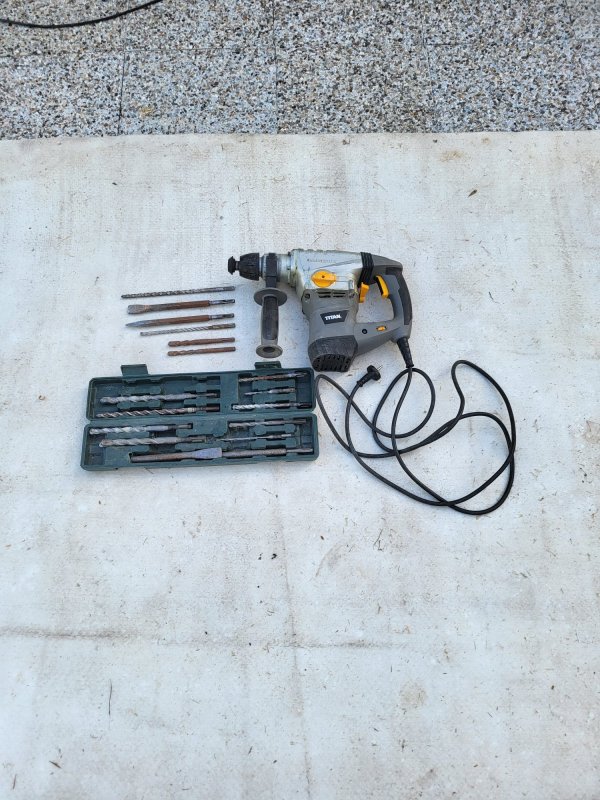  Perforateur Titan + mèches béton & marteau