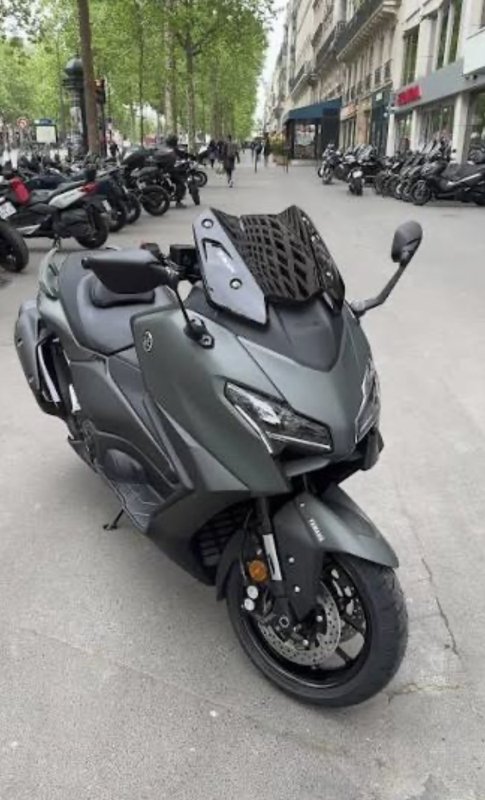 Yamaha TMAX 560 2025