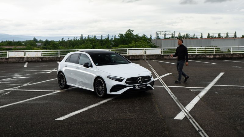 Mercedes-Benz CLASSE A 180D AMG LINE