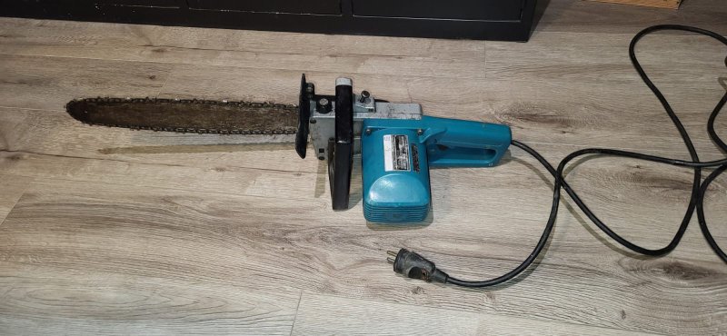  Tronçonneuse électrique Makita