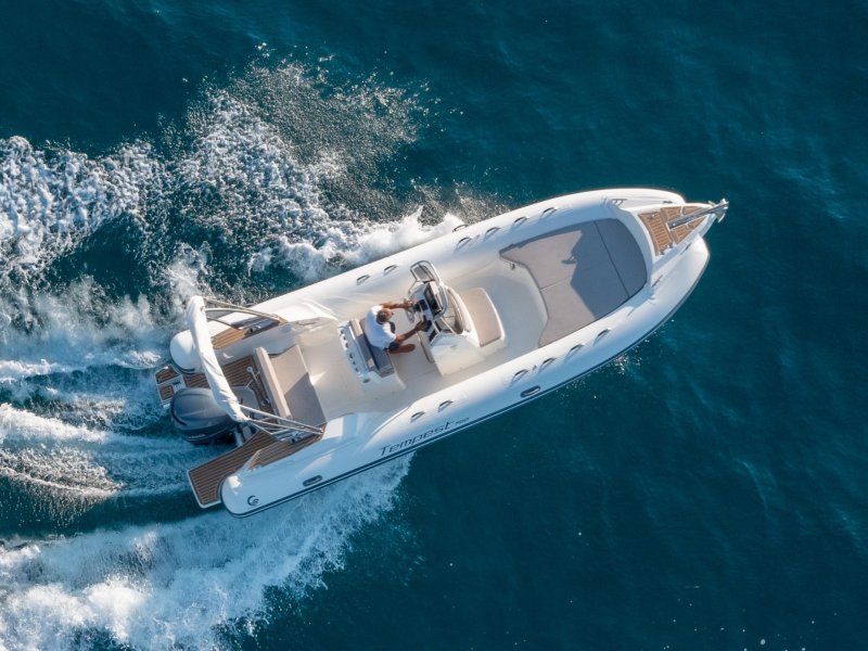 Capelli Tempest 700 225cv yamaha