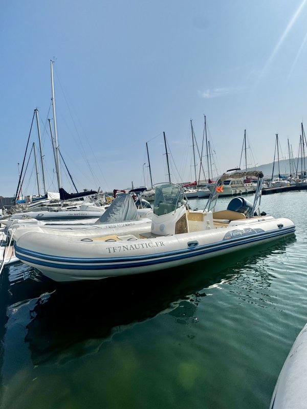 Capelli Tempest 690 - 7m - 200cv