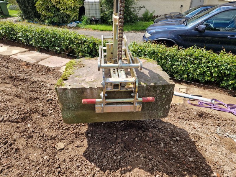 Pince de levage pour enrochement