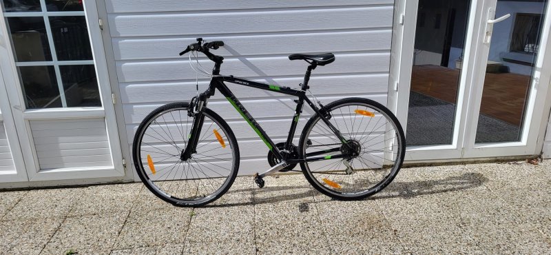 Trek 043 - VTC Trek 7100 noir 3x8 vit