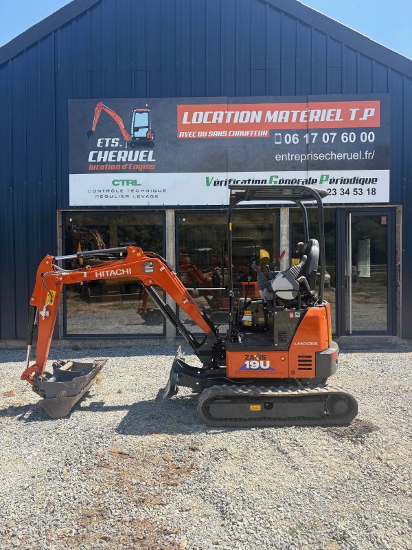 Mini pelle Hitachi 1,9 tonnes