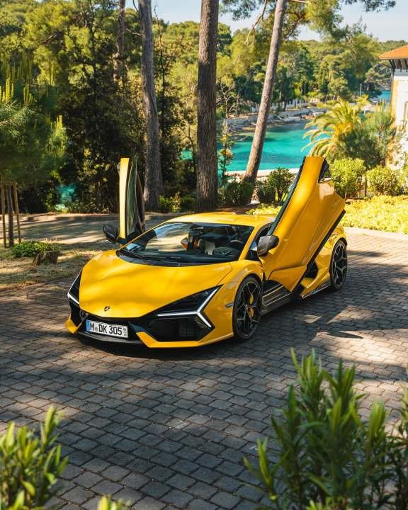 Lamborghini Revuelto