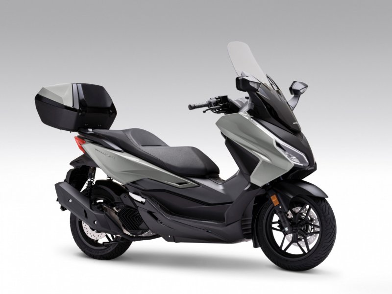 Honda Forza 125 gris nardo avec top case